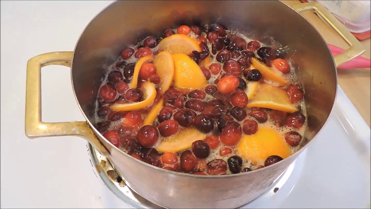 How to Make Cranberry Sauce, Simple, Delicious Cranberry Sauce Recipe