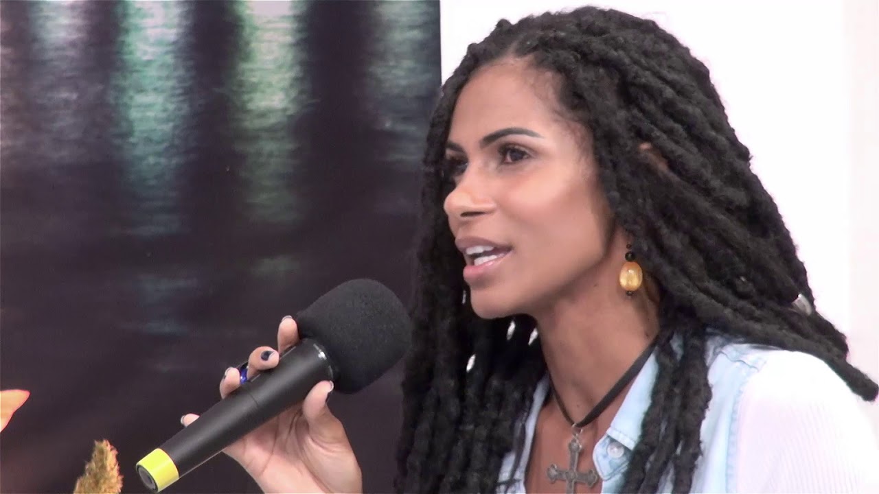 Thabata Oliver em Celeste Maria