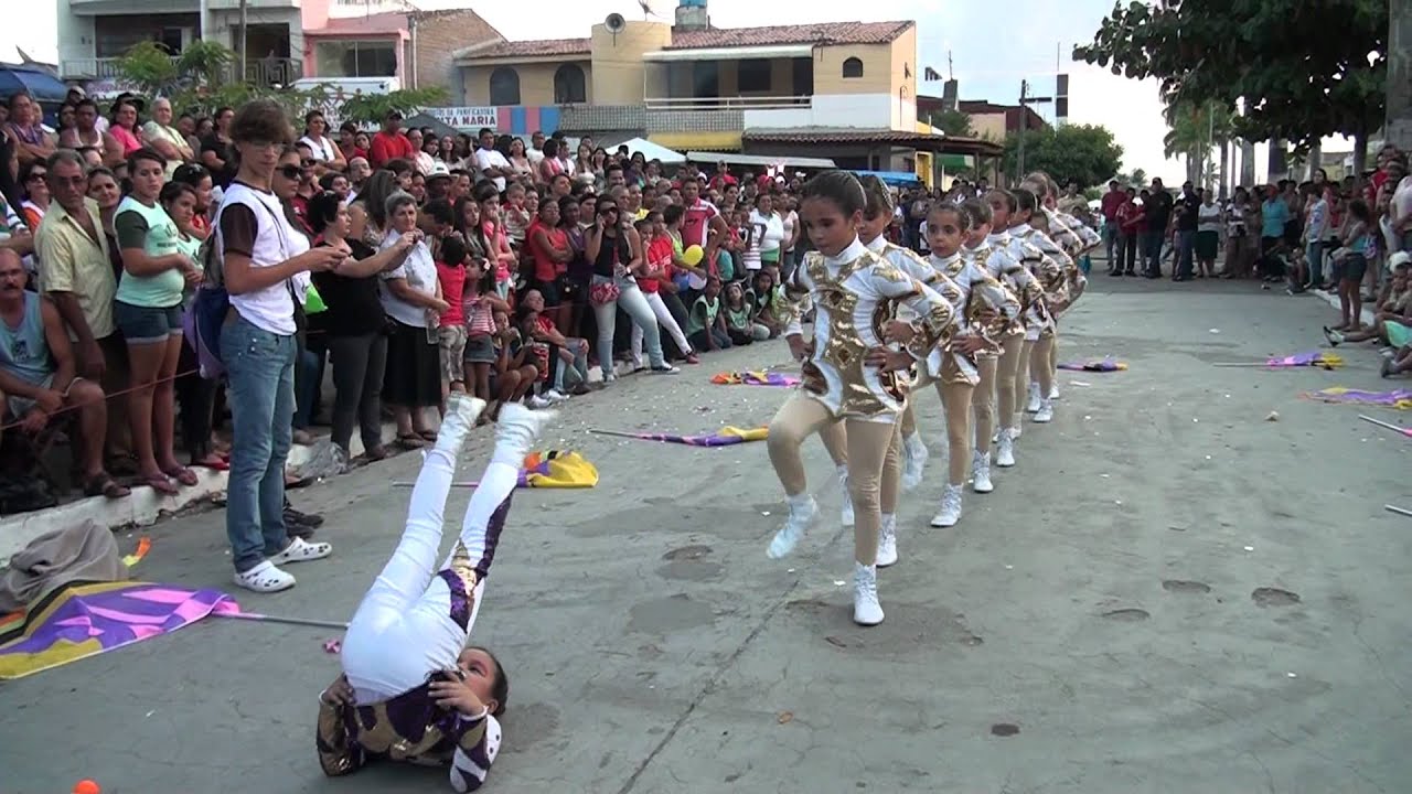 Desfile C&iacute;vico 2012 - Baliza e Corpo Coreogr&aacute;fico da BMG - Altinho PE