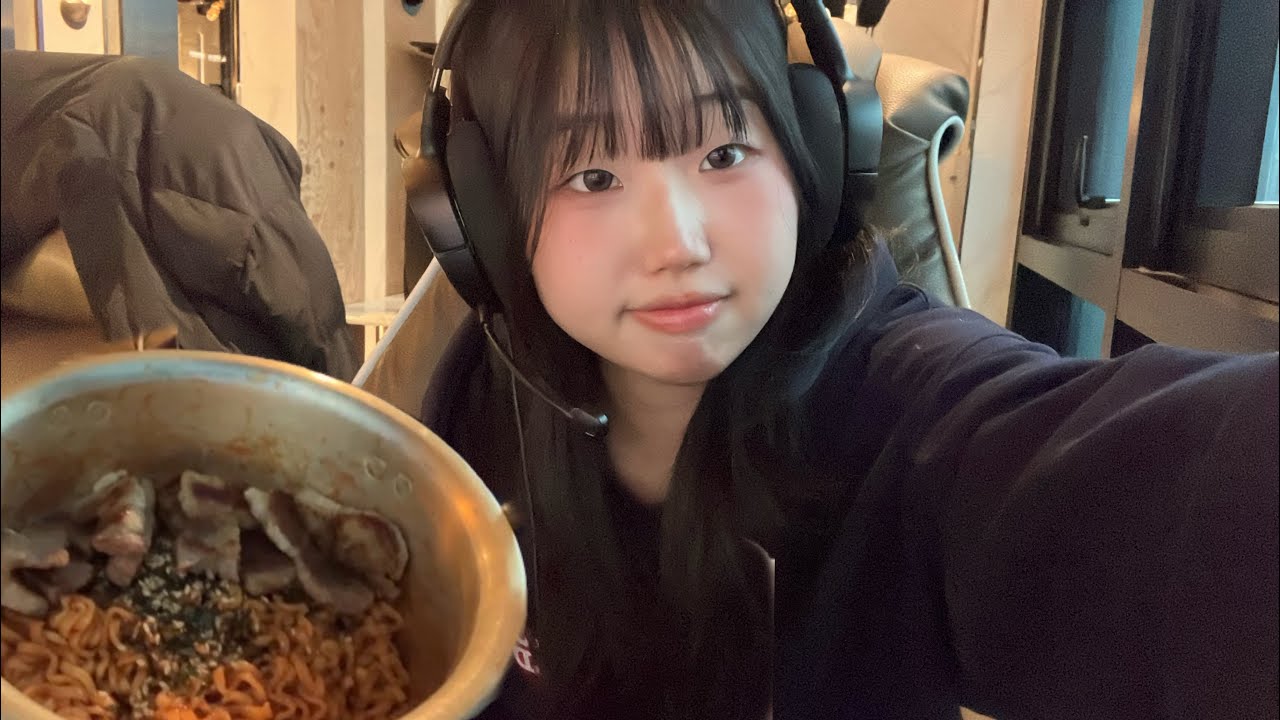 먹으러 피시방 가는 사람
