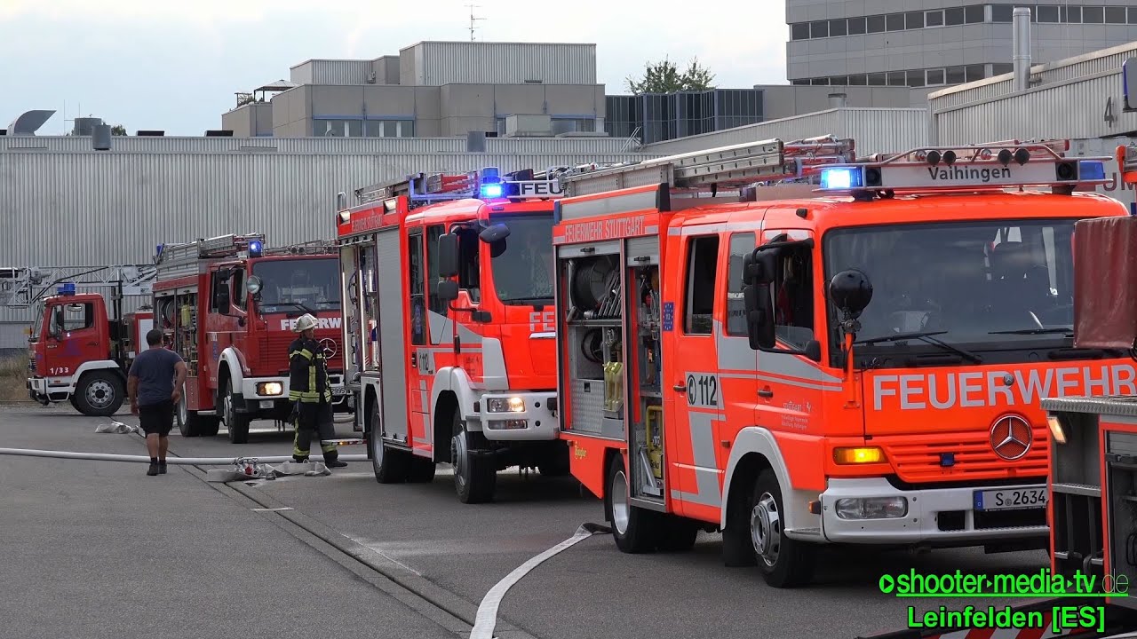 [Brand im Zentrallager beim Kaufhof] - PERSONEN VERMISST - Einsatzkräfte retten mehr als nötig | [Ü]