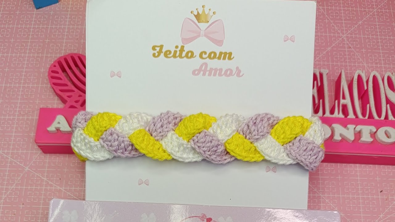 Tiara pra bebê  de crochê 
