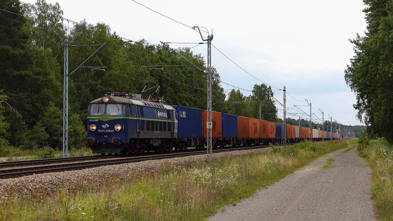[99] 🐂 Byczek ET22-630 z kontenerami pędzi przez Brzozowicę.