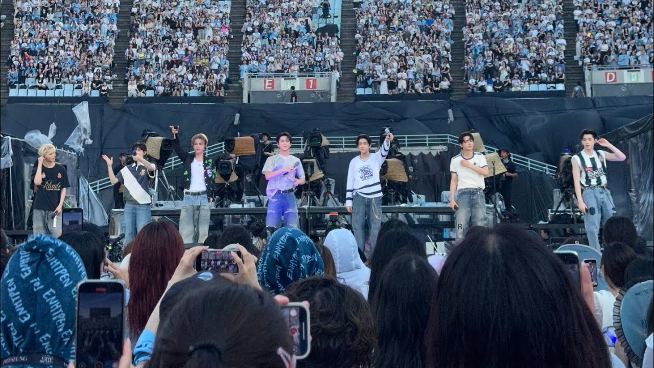 Enhypen Walk the line In Osaka, Japan Day 2 エンハイフンヤンマースタジアム