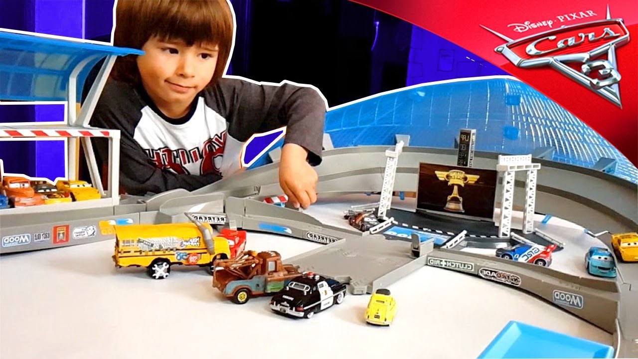 Juguetes CARS 3 CARRERA en el MEGACIRCUITO FLORIDA con Rayo Mcqueen, Cruz Ramirez y Jackson Storm