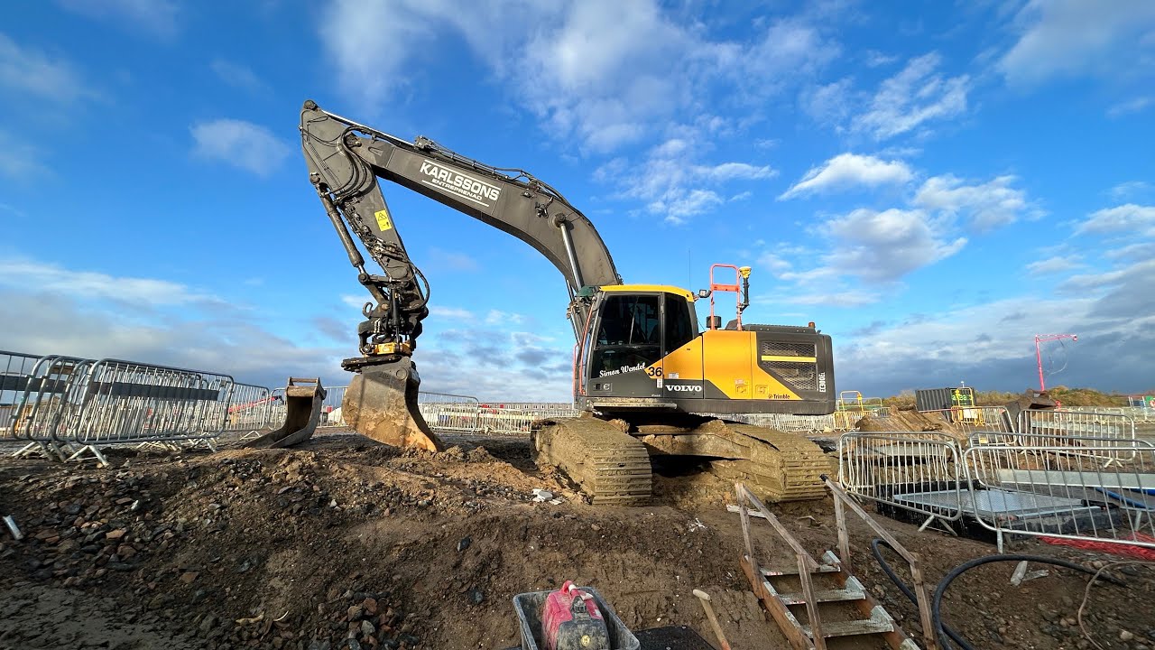 Volvo 300el digging for storm water pipes part 2