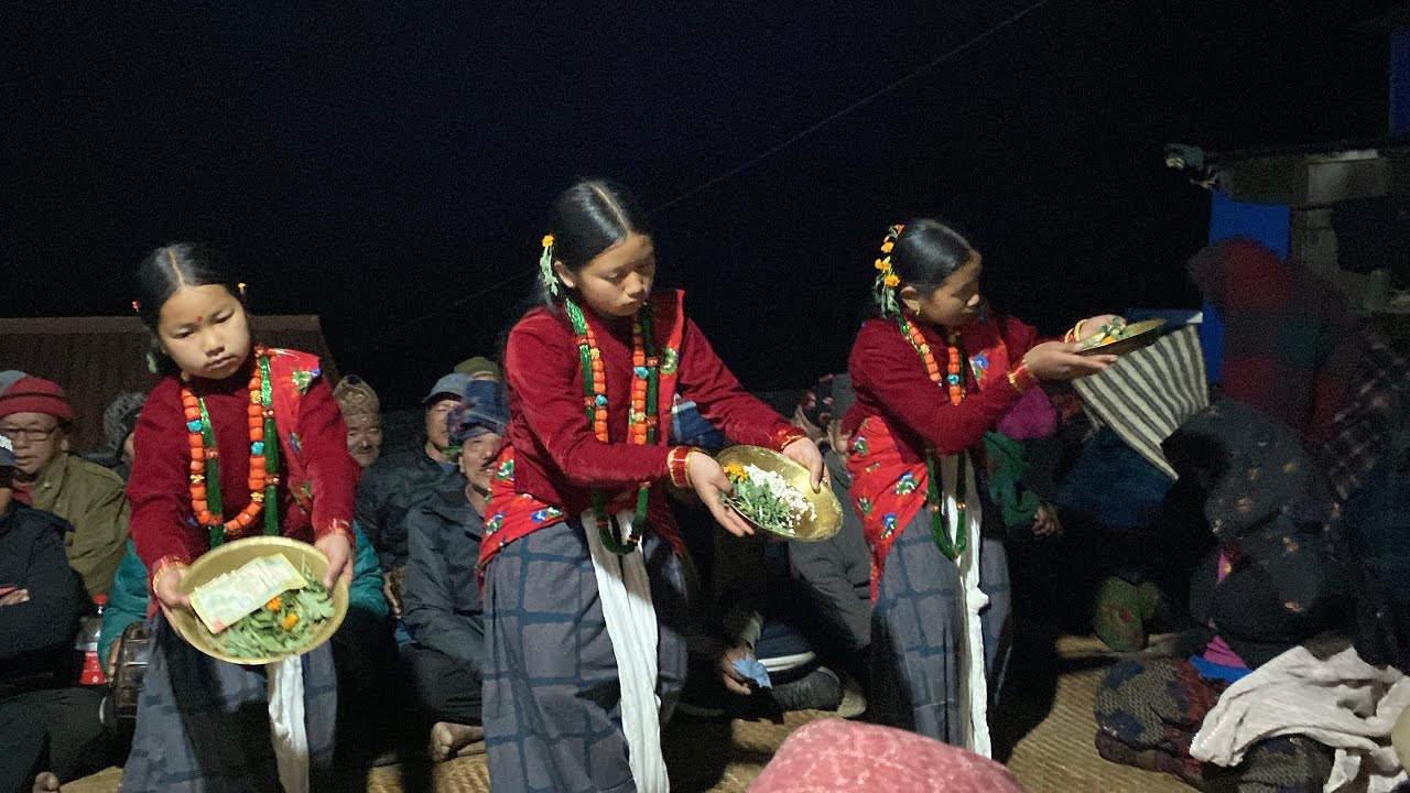 विवाह मा छोरि ज्वाइँ लाइ घाटु गुरु हरु बाट आर्शिबाद ।