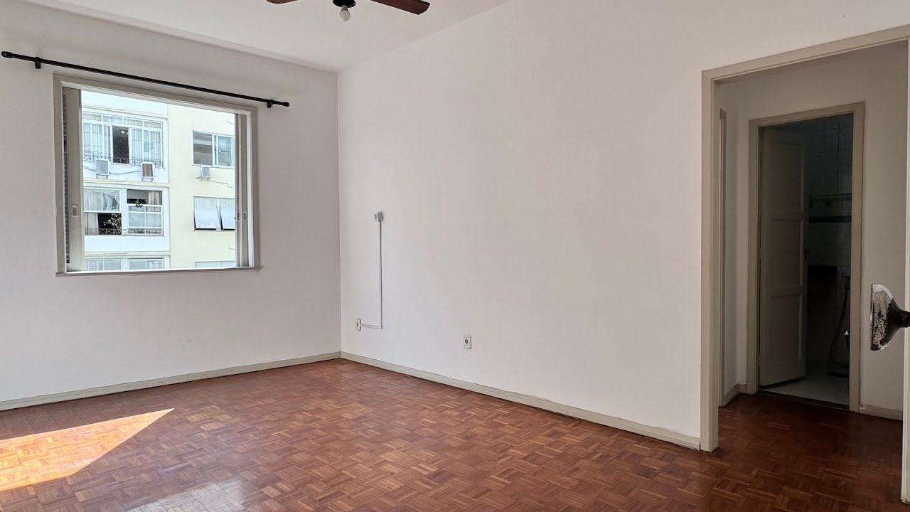 Quarto e sala em andar alto no Leme