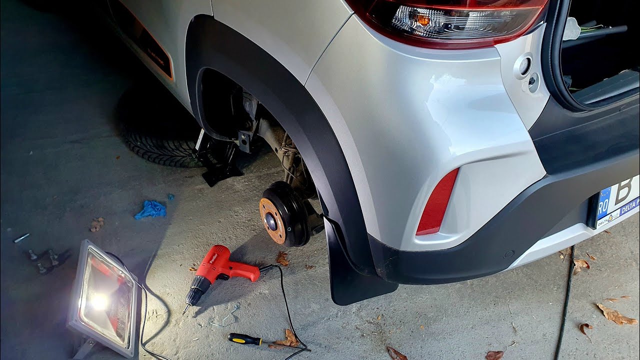 Cum se monteaza corect aparatorile de noroi la Dacia Spring cu rotile din spate scoase. #daciaspring
