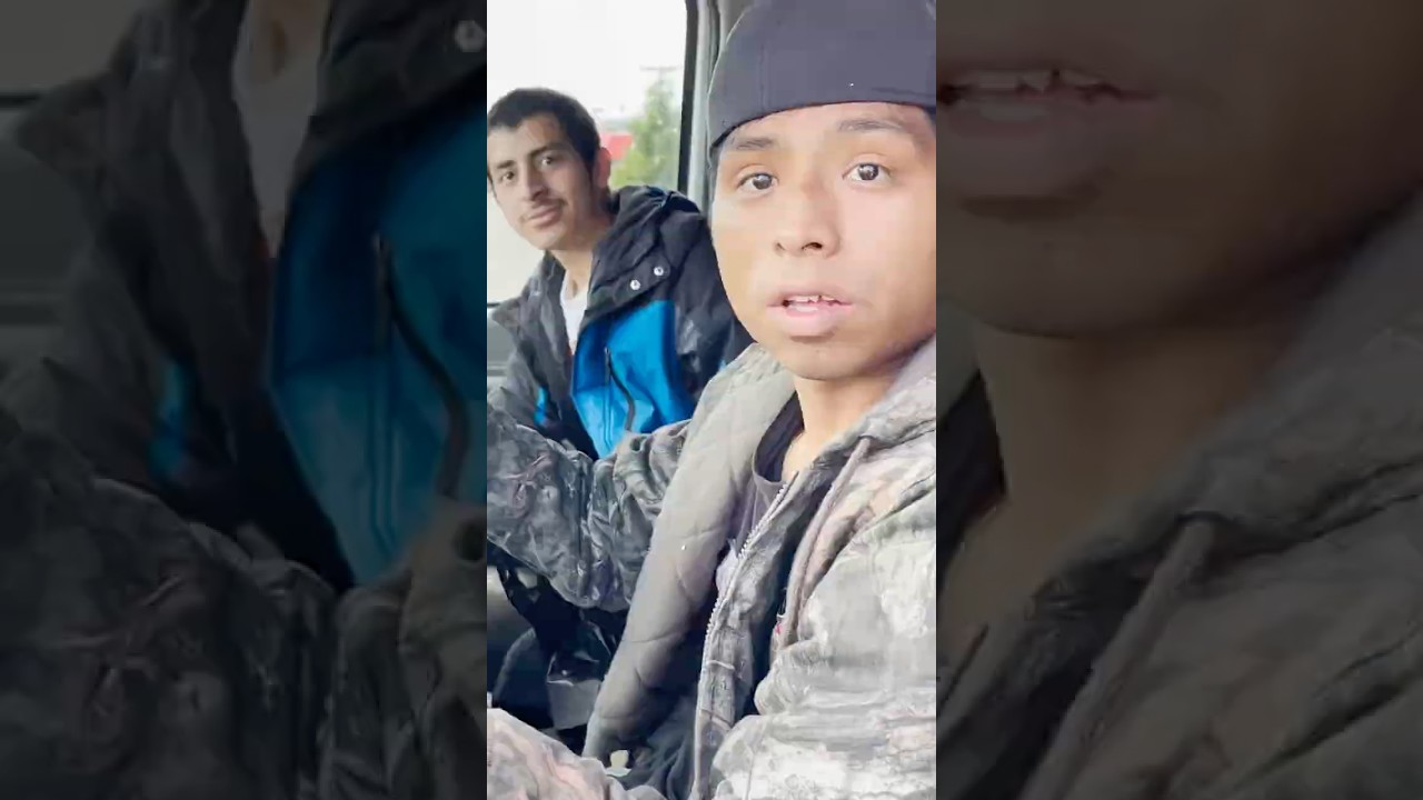 Воришка притворился дураком, когда его поймали на краже.
