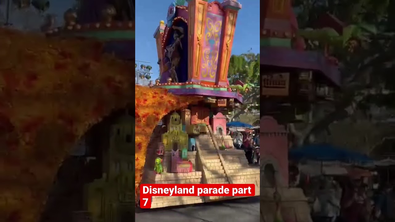 Disneyland Parade | Disney Characters  #friends #family #disney #losangeles #shorts #youtubeshorts