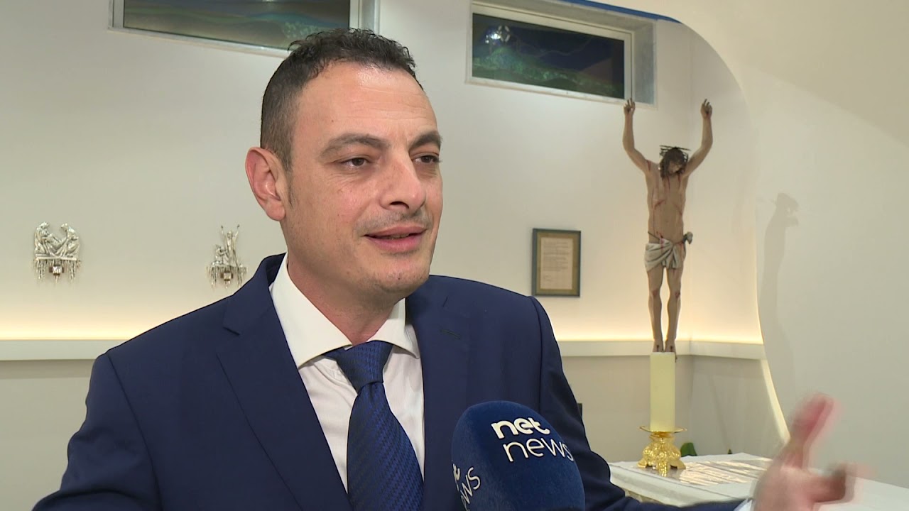 Numru ta’ statwi ta' Indri Attard fil-binja ta’ Radju Marija