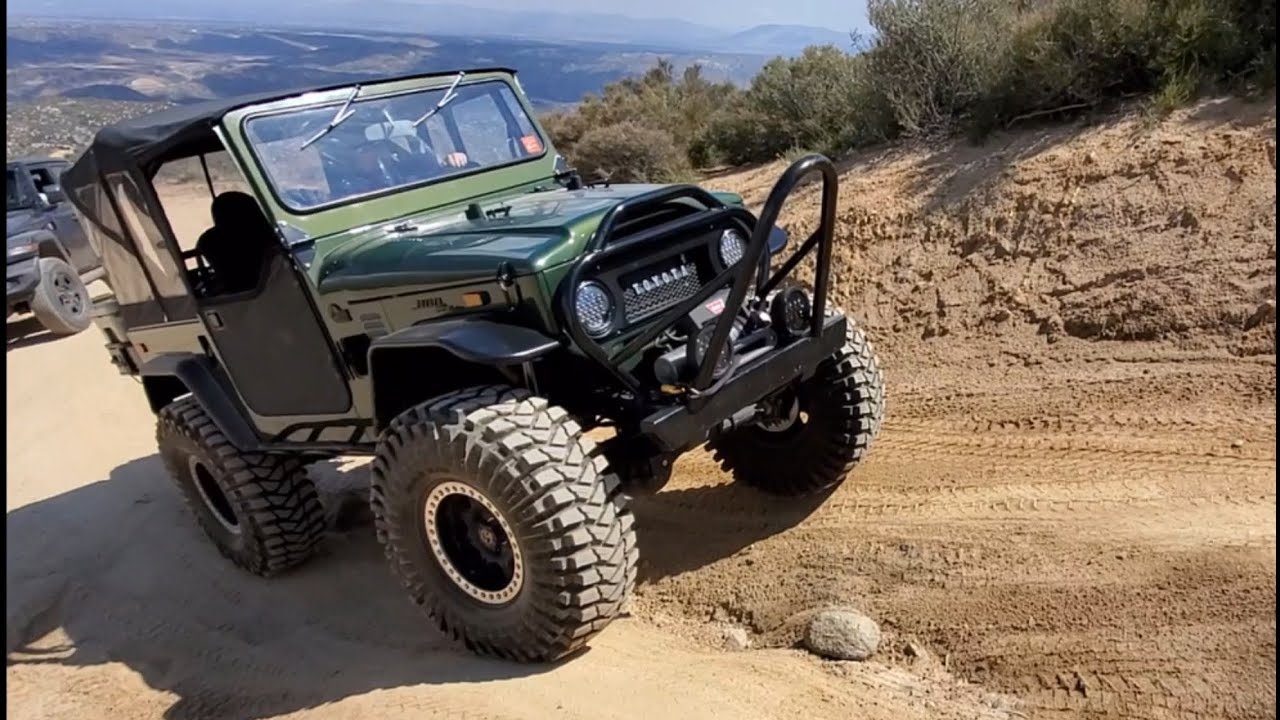 ⚠ Landcruiser FJ40 rock crawling and Jeeps  ⚠