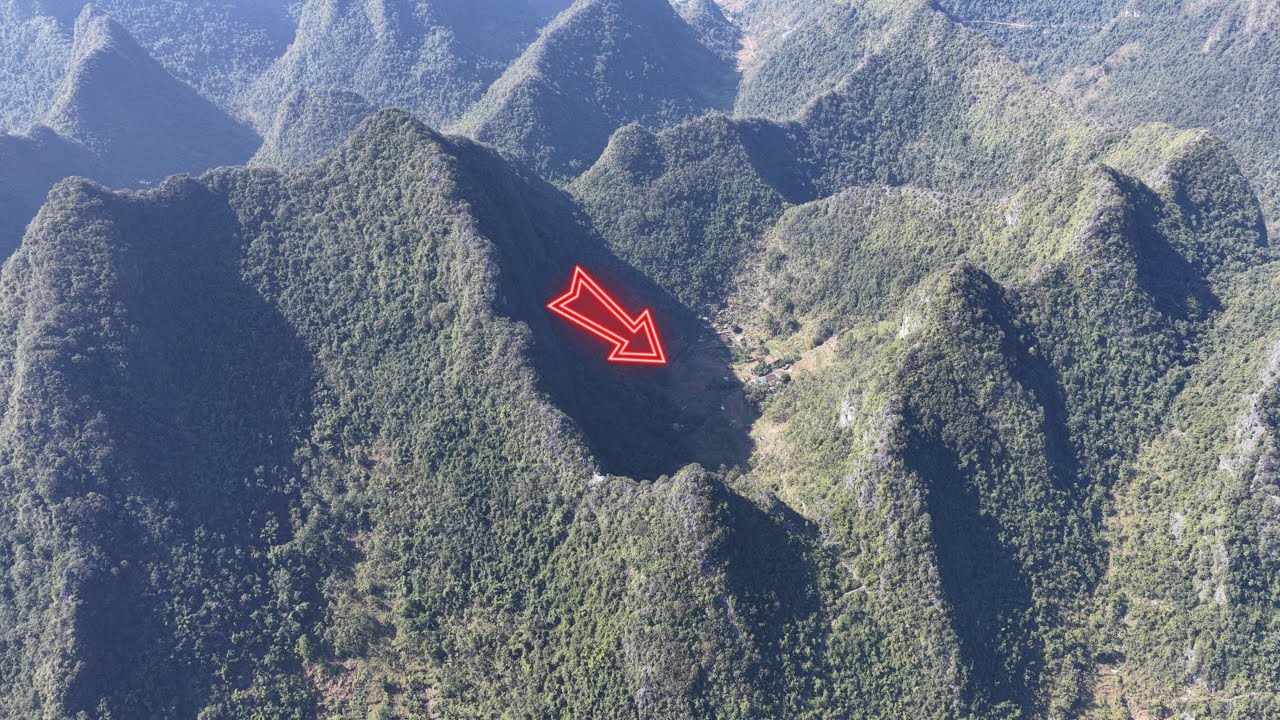 连外星人都想不到！鸟飞上去都费劲的山顶凹槽里，竟然藏着一个古老的村子——他们的先祖世世代代在此繁衍生息，以农耕为生，过着与世隔绝的逍遥生活。