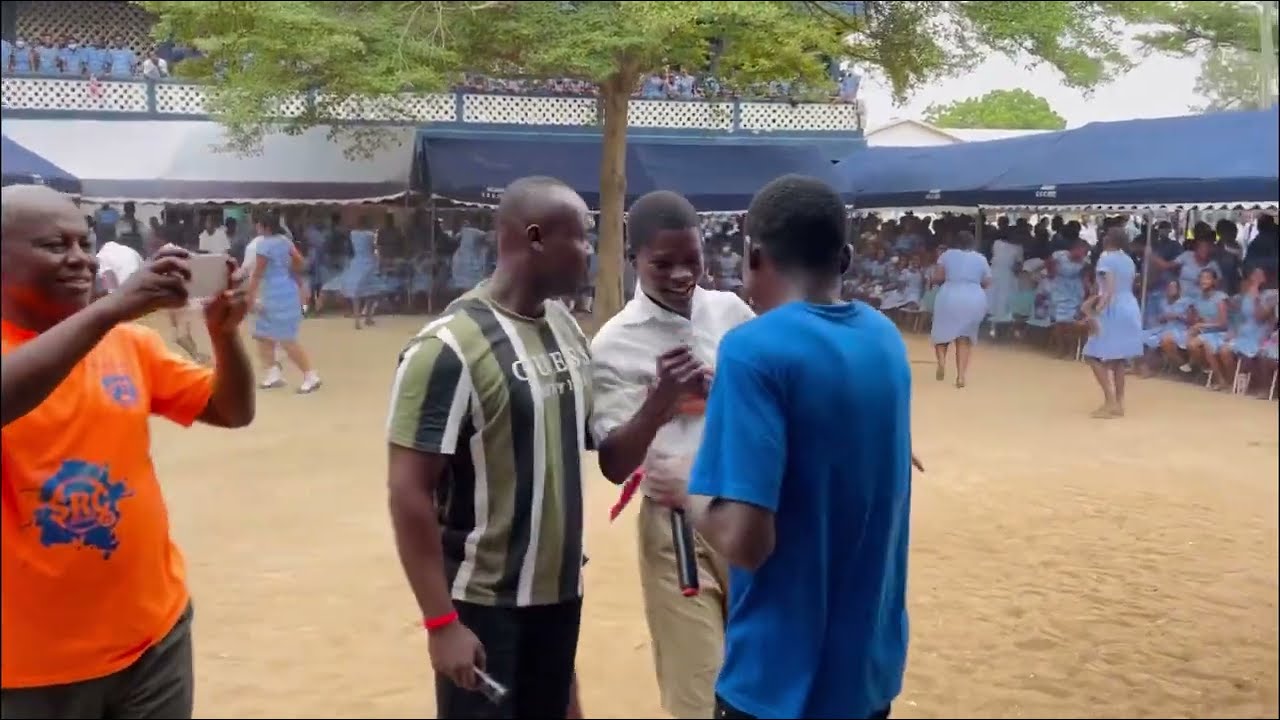 This Student of Medass broke every rules and passed all security just to greet Kwadwo Nkansah Lilwin