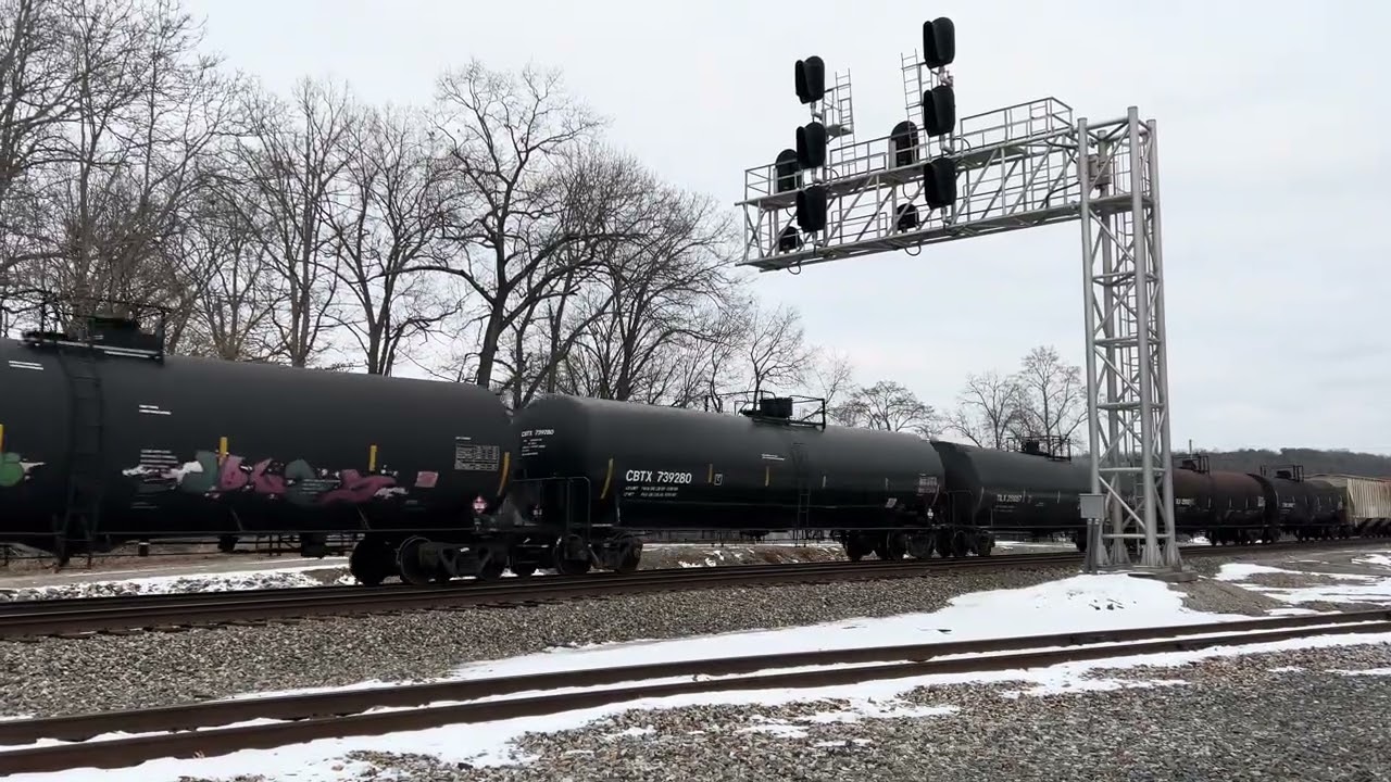 Trainspotting: NS #4021 leads NS 174 through Burnside, KY