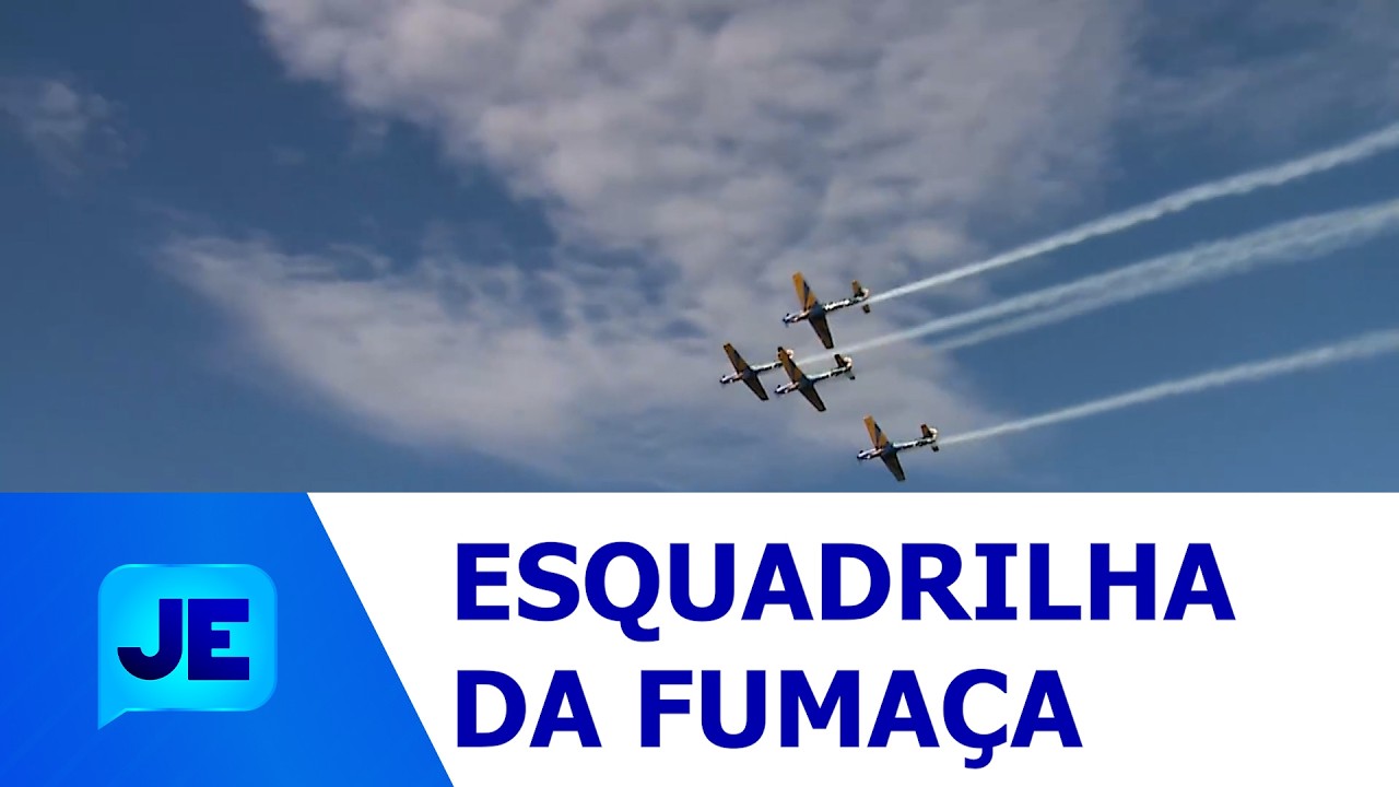 Esquadrilha da Fumaça se apresenta na capital - JE