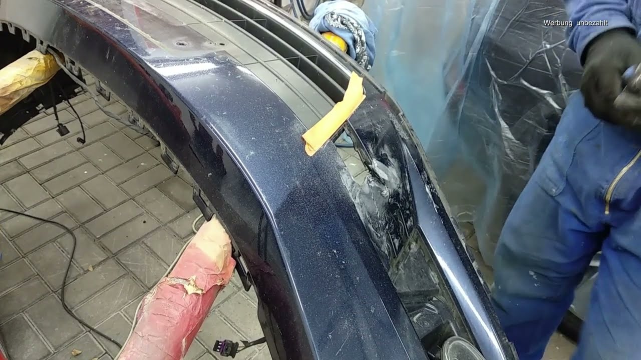 Stoßstange gerissen und gebrochen.  Kunstoffschweißen. Plastic welding