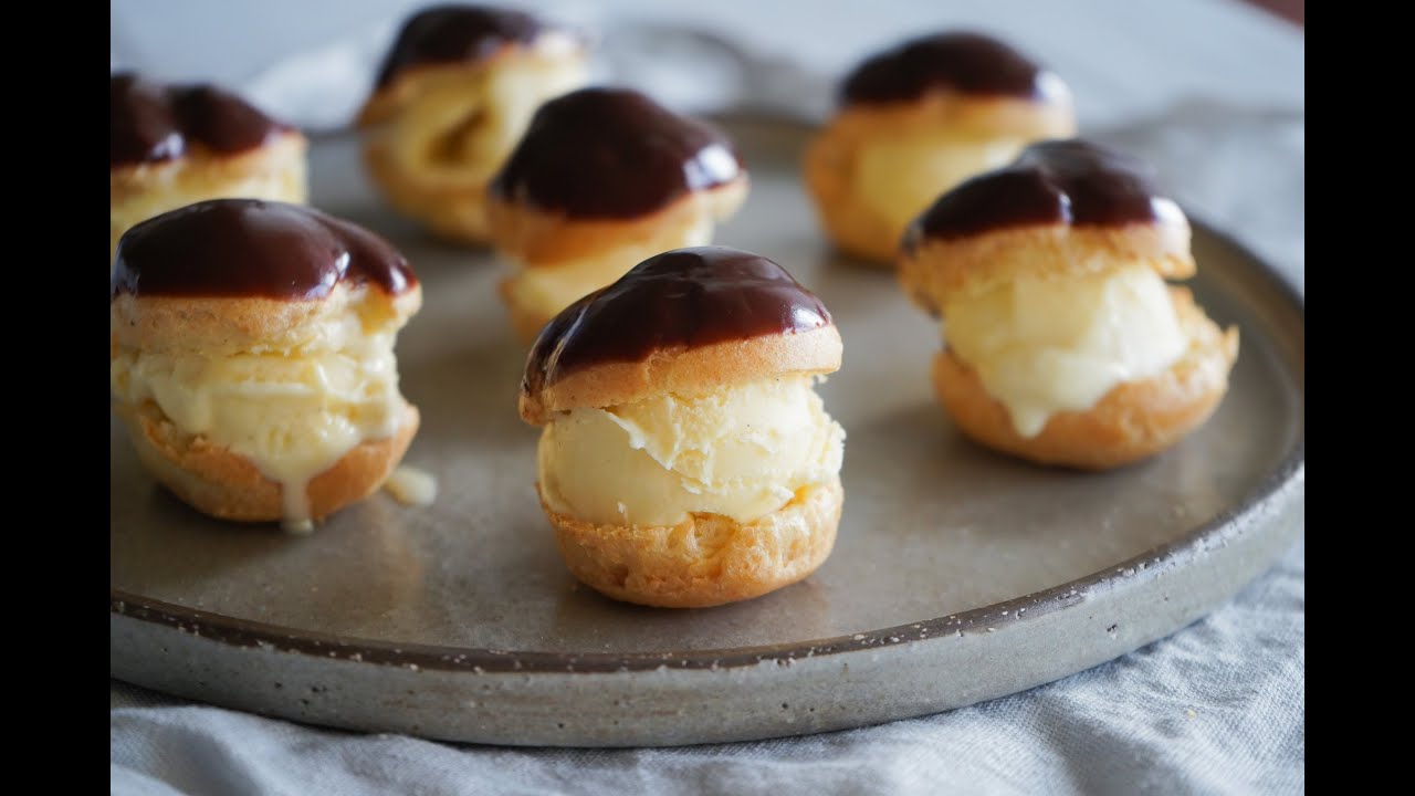 Profiteroles med vaniljeis og chokoladeganache