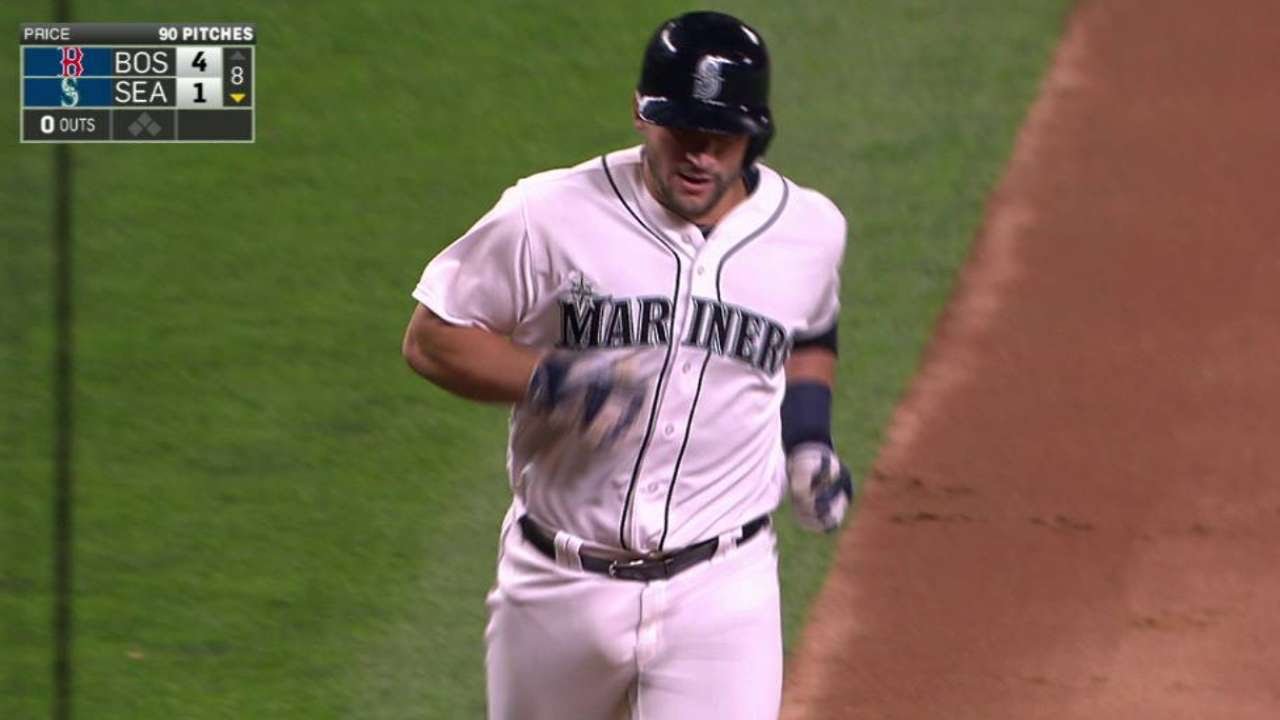 BOS@SEA: Zunino leads off the 8th with a solo homer