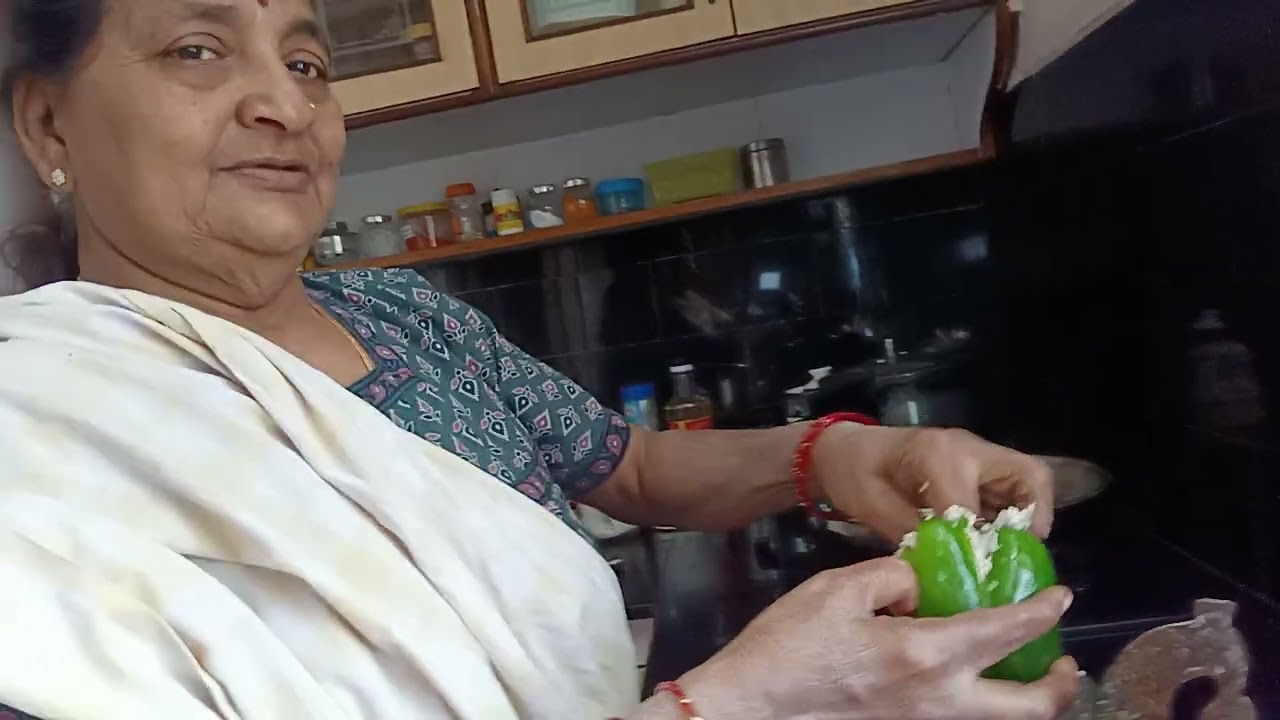 stuffed capsicum curry recipe/గుత్తి క్యాప్సికమ్ కూర (Guthi Capsicum Koora)