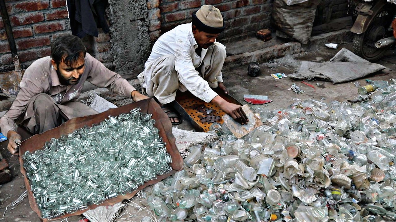 How Recycling Tons of Waste Glass bottles into Manufactures Perfume Bottles |Factory mass production
