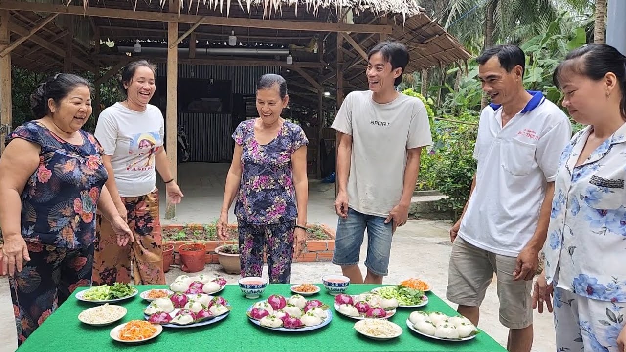 Cả Gia Đình Đứng Hình Khi Vừa Làm Xong Món Bánh Ít Nhân Trần với Phẩm Màu Độc Lạ |TKQ & Family T1686