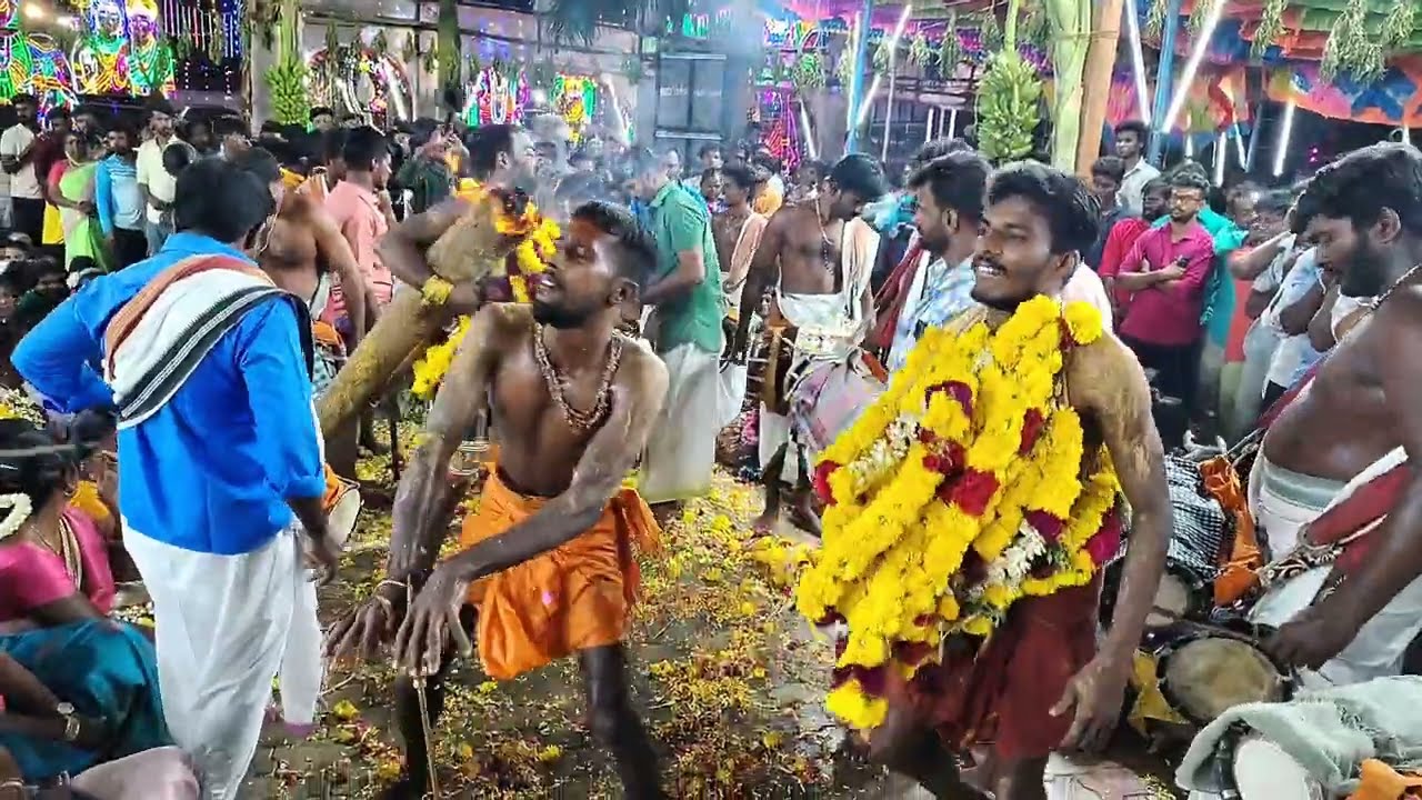 ஆலங்குளம் ஸ்ரீ பத்திரகாளி அம்மன் கோவில் நள்ளிரவு கொடை விழா : பல்லாயிரக்கணக்கான பக்தர்கள் திரண்டனர் :