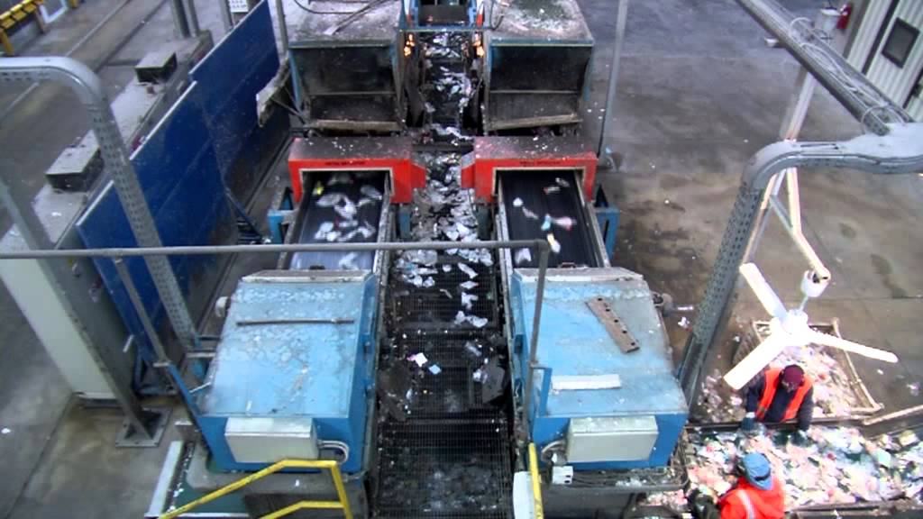 COREPLA - La seconda vita degli imballaggi in plastica. Dalla raccolta al riciclo.