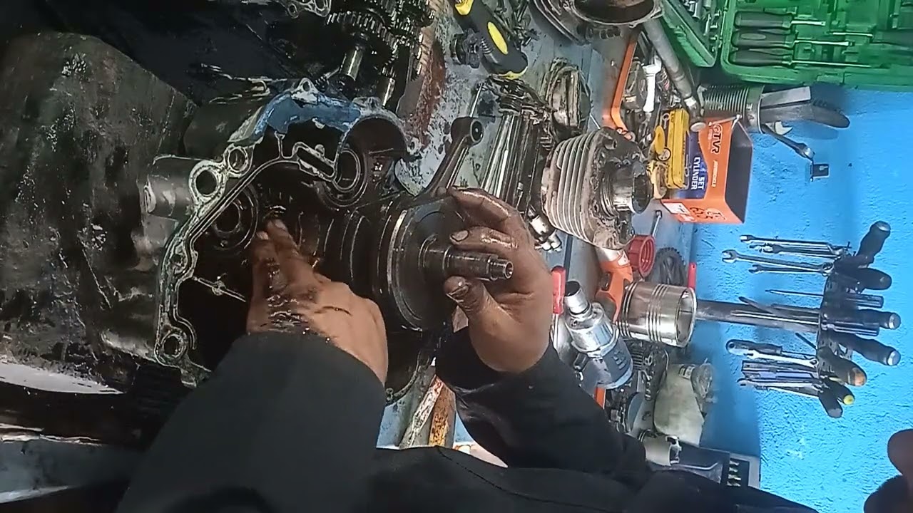 desarme de motor Yamaha XT225 parte de la caja de cambios...