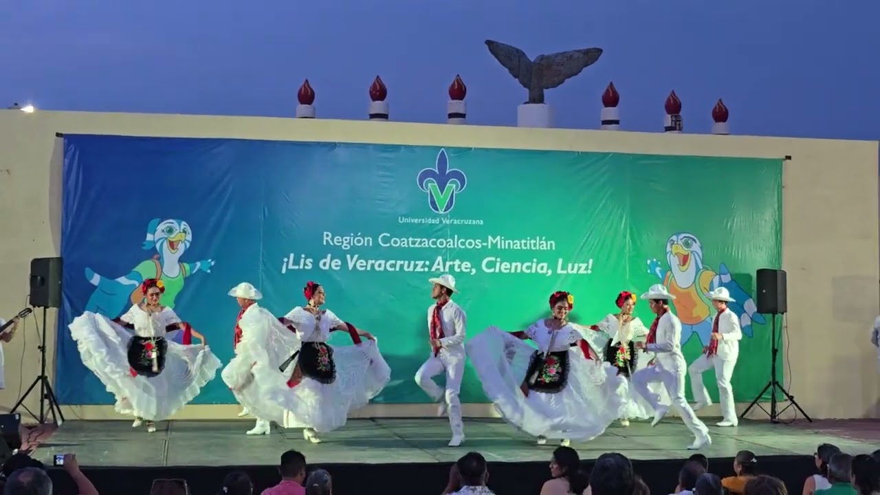 Son jarocho la iguana🦎 con el Ballet Folklórico del Puerto de Veracruz de la Universidad Veracruzana