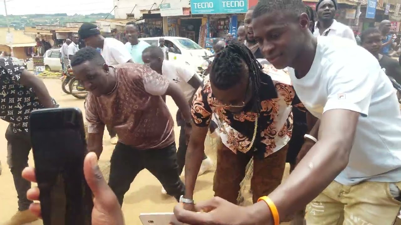 Twejukanye Pallaso ngayera Masaka City afta Coming Late @Show @Maria Flo Hotel🤣