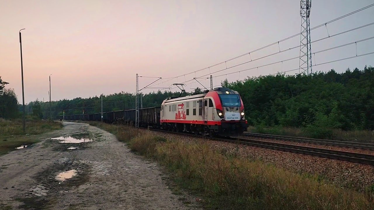 Przelot E6ACTab-038 ze składem węglarek przez Stary Kisielin
