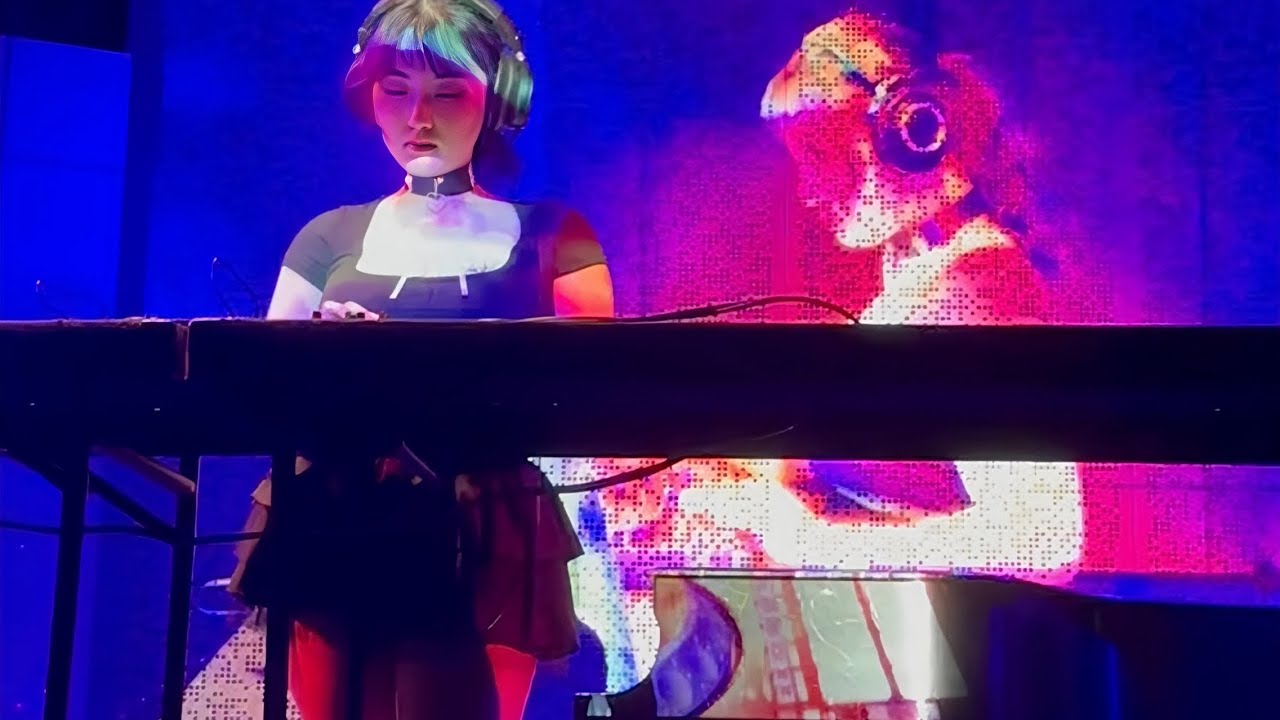 Alt House / Dark pop mix on an empty stage in LA - by V00