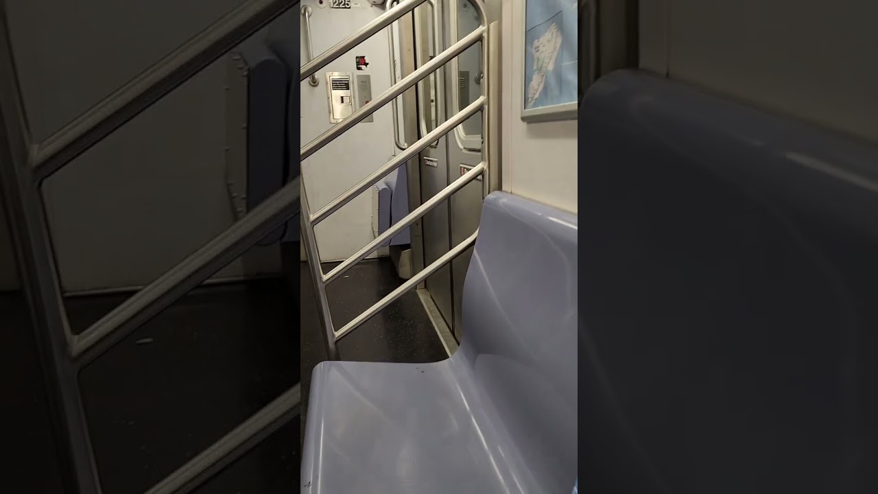 Last stop!! Everyone get off the train! No 4 train!