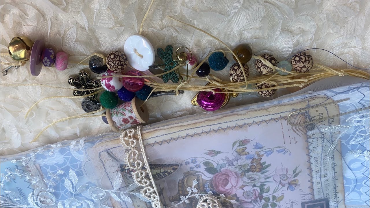 Super easy removable chunky tassel charm / French document journal