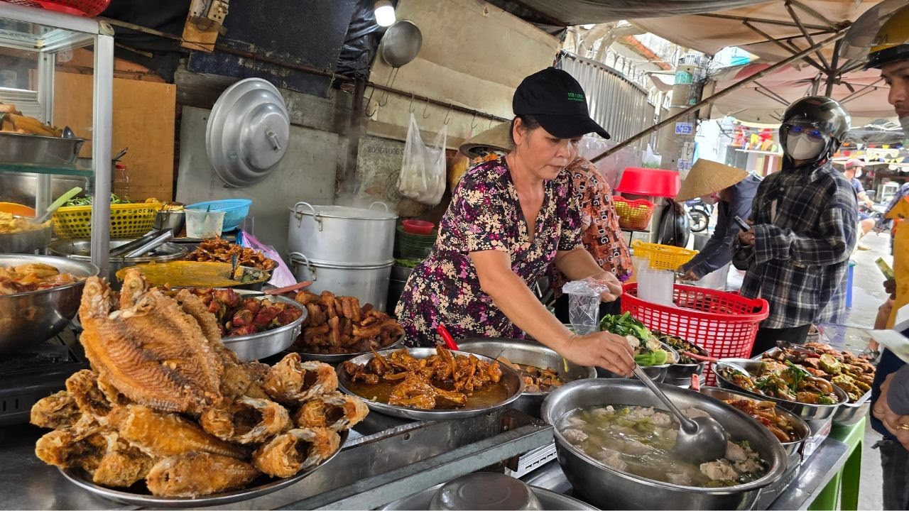 Bà chủ quán cơm miền Tây ở Sài Gòn nấu món nào cũng hao cơm, khách mê như điếu đổ