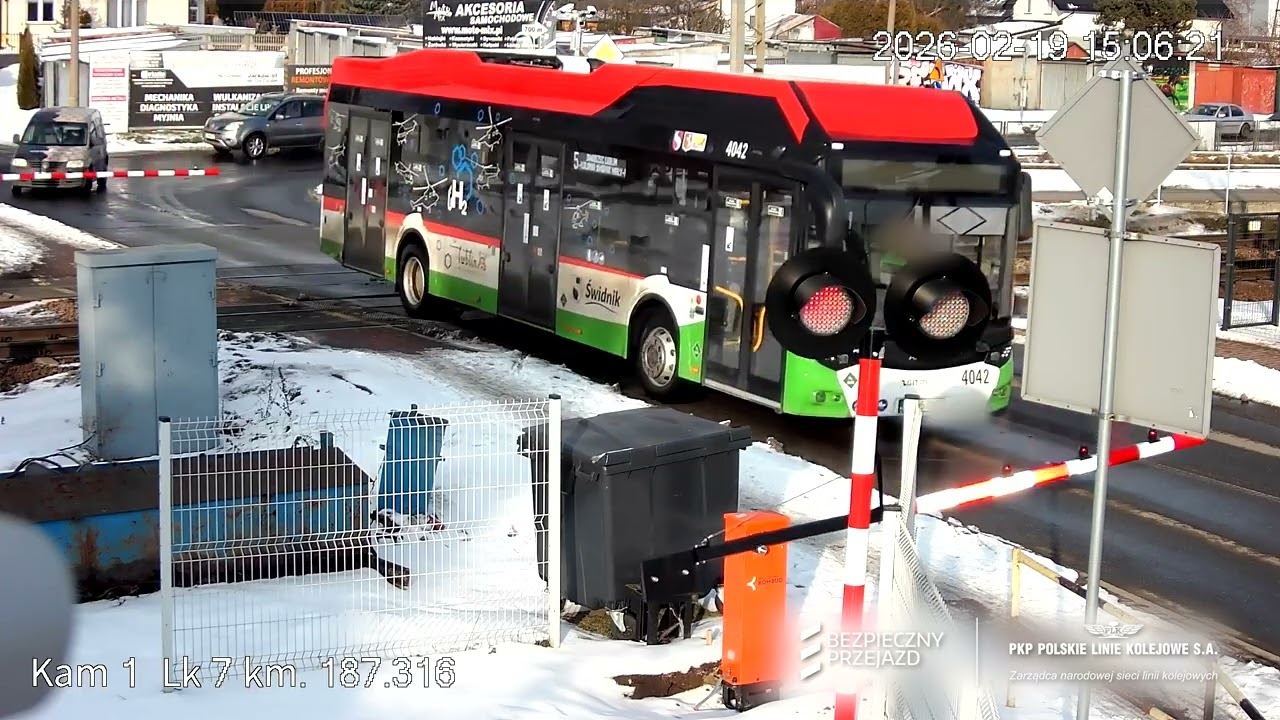 Świdnik: autobus kontra czerwone światło. Sekundy, które mogły kosztować życie