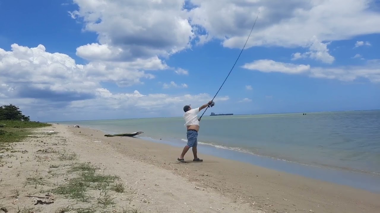 Off the Ground cast. OTG. Full 270 degrees OTG. Surfcasting Mauritius.