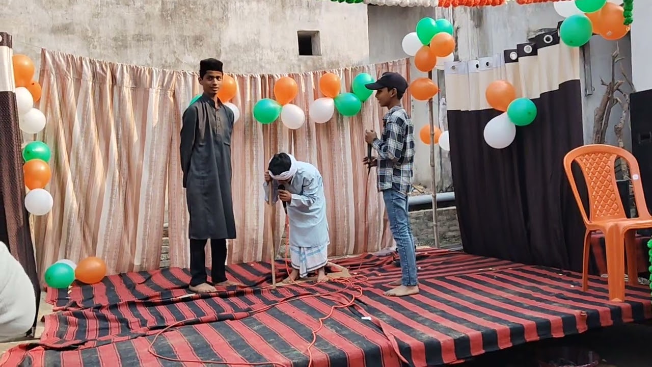 Maktabe Mustaqima ke bachche mokalma pesh karte huwe