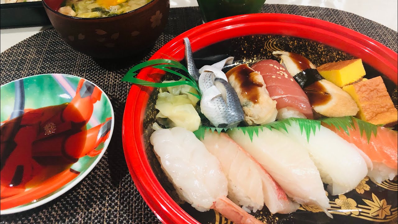 Let&rsquo;s eat sushi 🍣 | #Shorts
