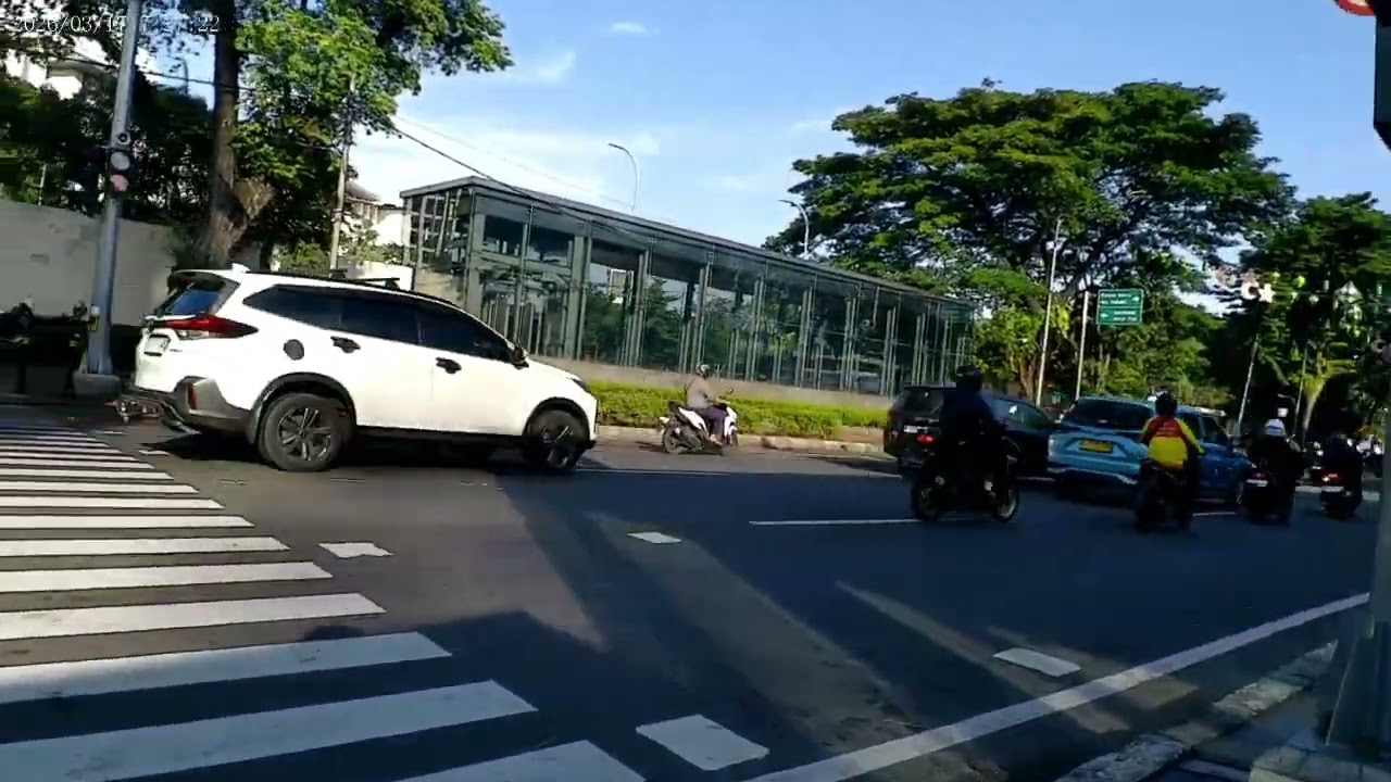 Bersepeda pagi ku  ke lapangan banteng  jakarta pusat brica AE3X