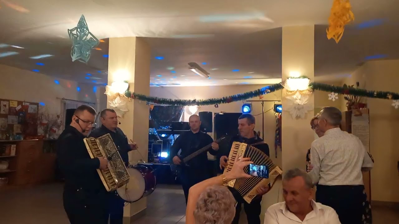 Zespół Roland & Kapela Andrzeja Mandeckiego na Grudniowej biesiadzie 31 12 2022