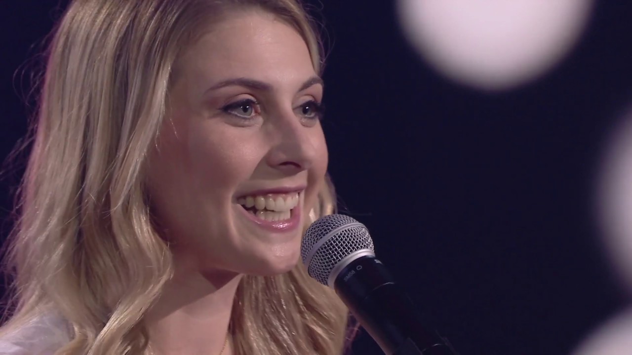 Laura Laune, chante 