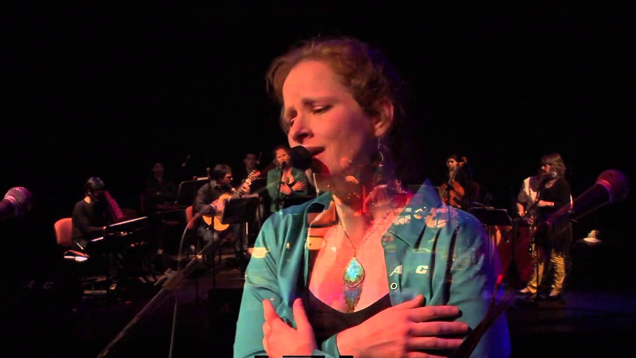 ROSA INCAICA interpreta ALLA LEJOS Y HACE TIEMPO (A. Tejada Gómez - Ariel Ramírez)