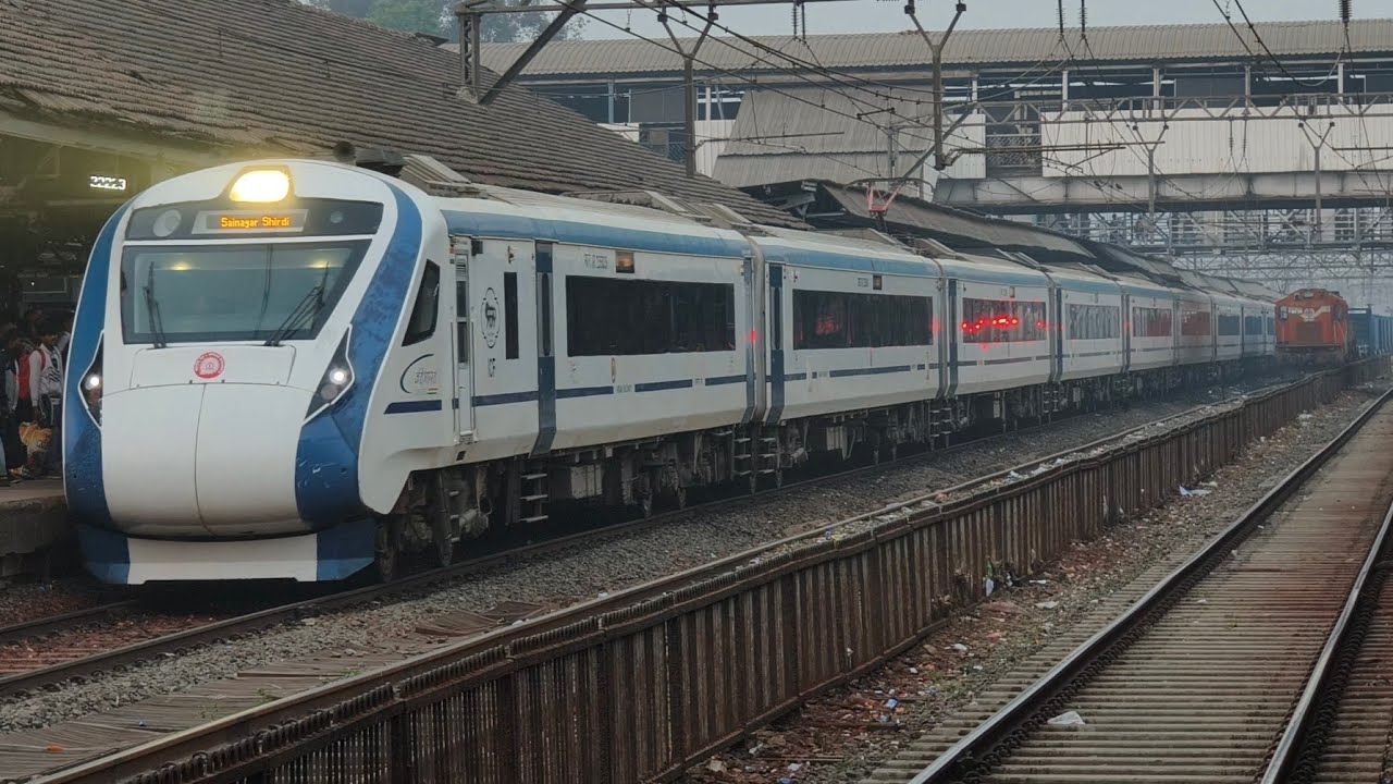 Vande Bharat Express slowly Entering Kalyan Junction Railway Station 