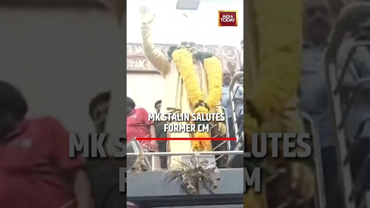 MK Stalin Pays Floral Tribute to Karunanidhi During Election Campaign | Tiruvannamalai #mkstalin