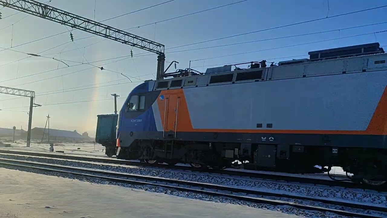 электровоз KZ4AT-0061 С пассажирским поездом №045Ц Павлодар-Туркестан 