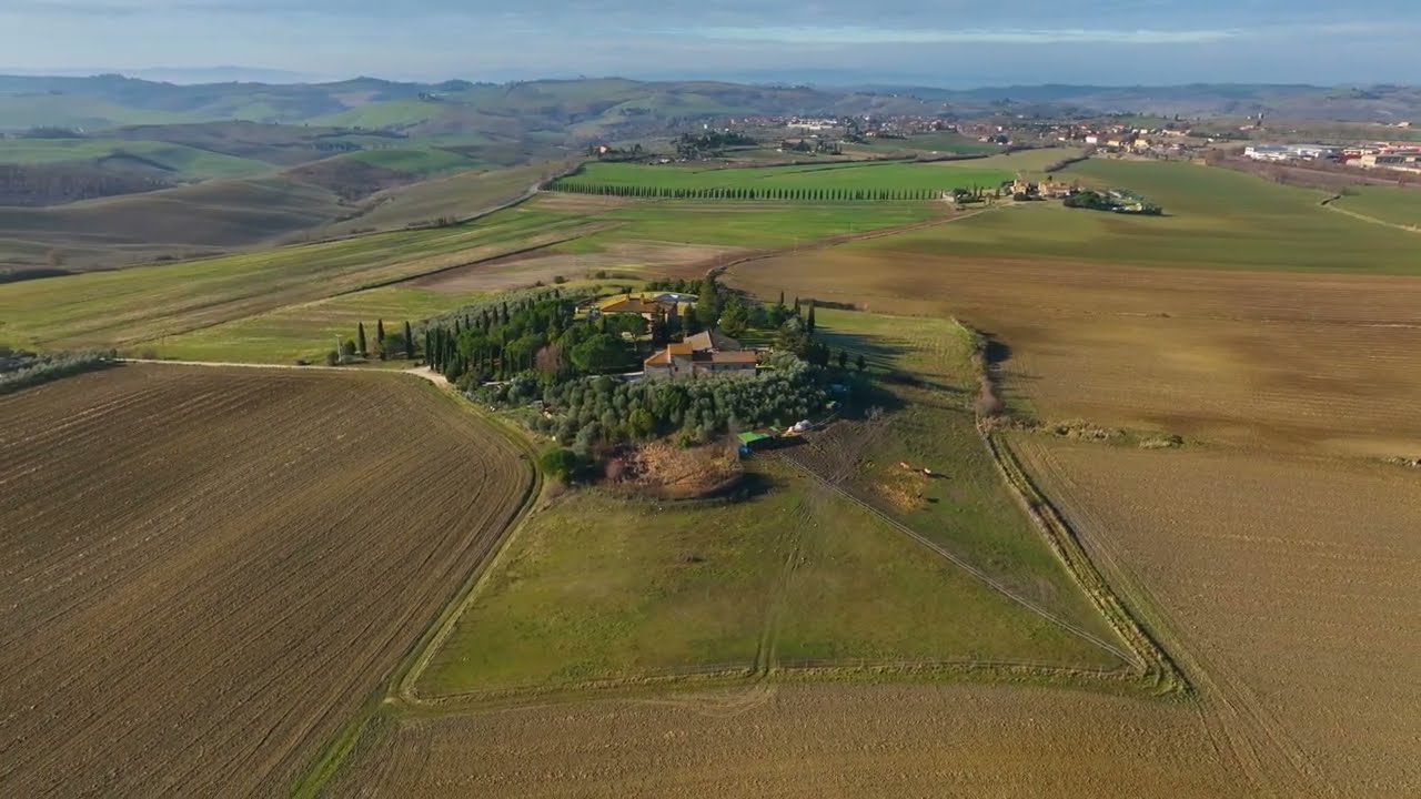 Casale in pietra con terreni ad Asciano Toscana | Stone farmhouse with land in Asciano, Tuscany