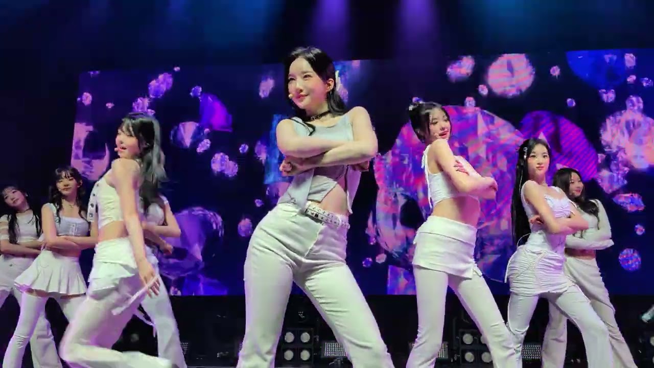 tripleS (트리플에스) - Girls' Capitalism | Chicago 250909 | Alpha Percent Tour